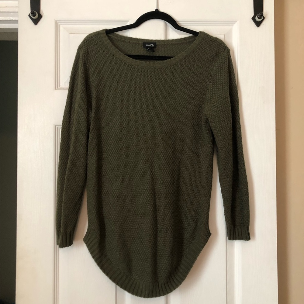Rue 21 women’s green sweater